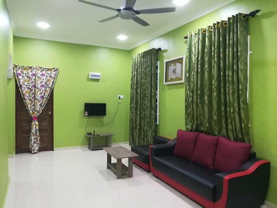 Homestay Damai Yusmila Kuala Terengganu Exterior foto